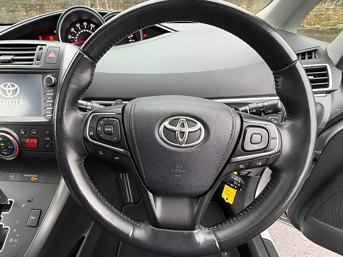 Used 2016 Toyota Verso Design Silver - Interior and Exterior details 12