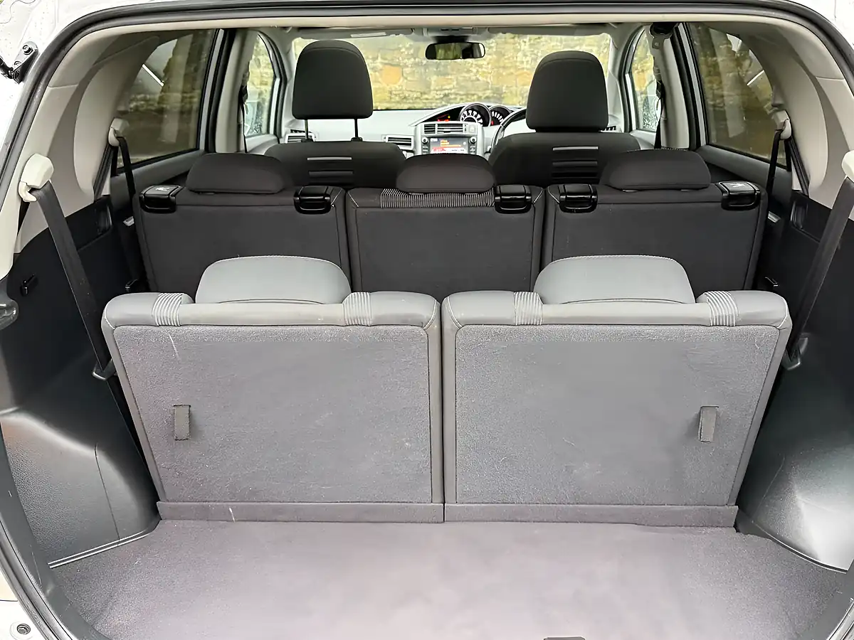 Used 2016 Toyota Verso Design Silver - Interior and Exterior details 13