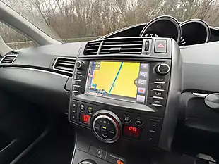 Used 2016 Toyota Verso Design Silver - Interior and Exterior details 14