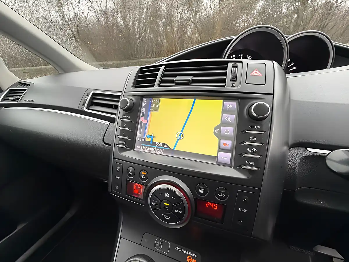 Used 2016 Toyota Verso Design Silver - Interior and Exterior details 14