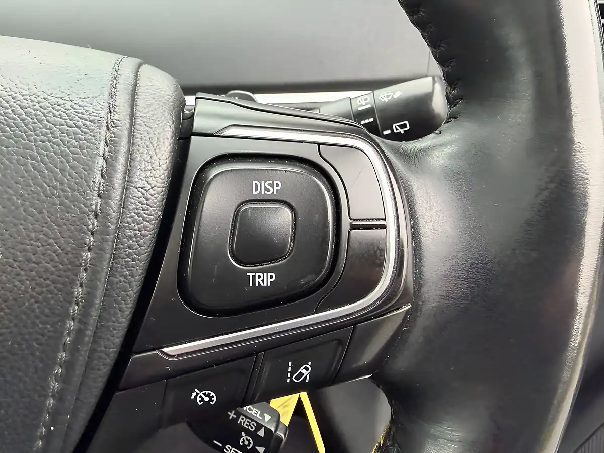 Used 2016 Toyota Verso Design Silver - Interior and Exterior details 16