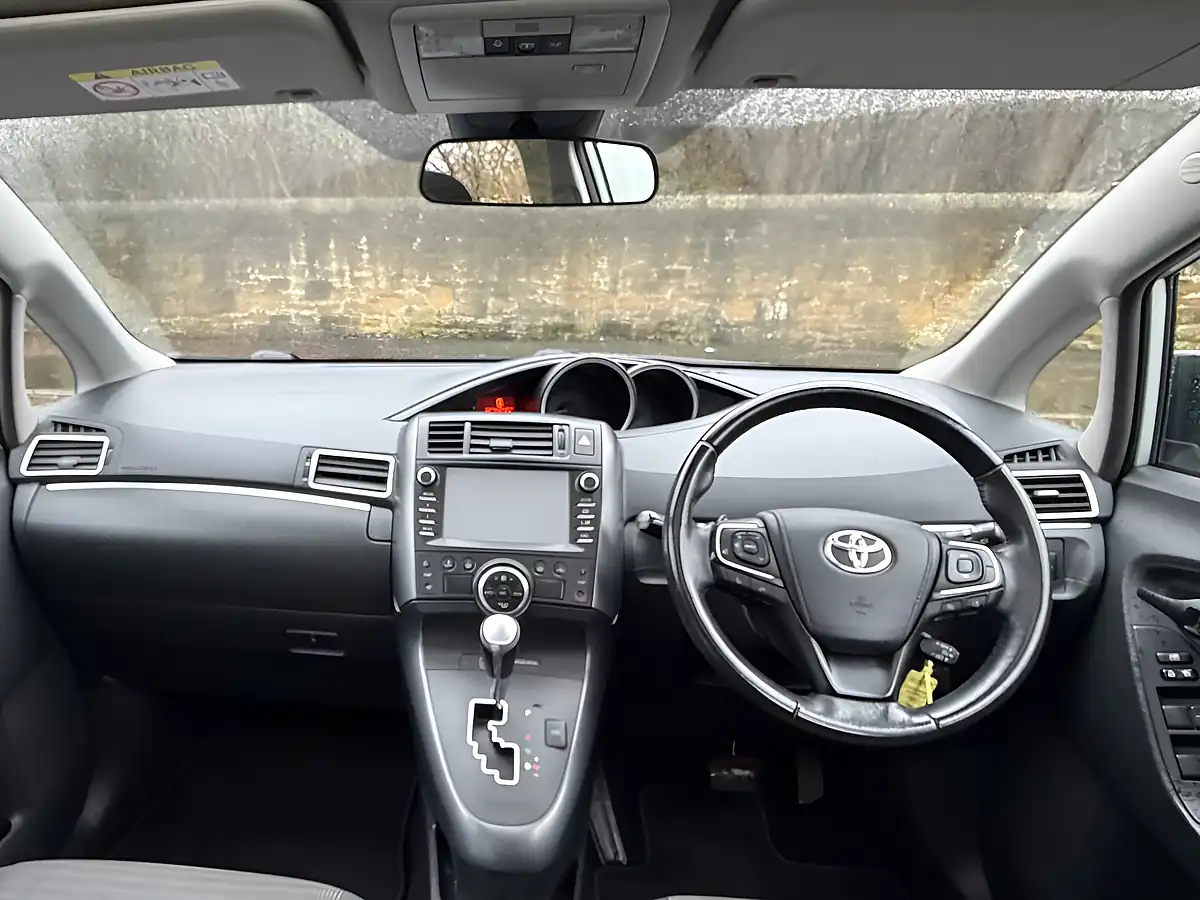 Used 2016 Toyota Verso Design Silver - Interior and Exterior details 5