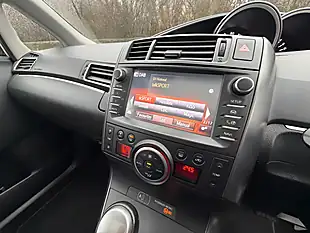 Used 2016 Toyota Verso Design Silver - Interior and Exterior details 8