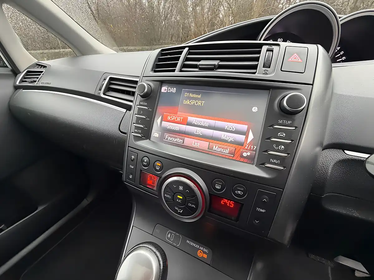 Used 2016 Toyota Verso Design Silver - Interior and Exterior details 8