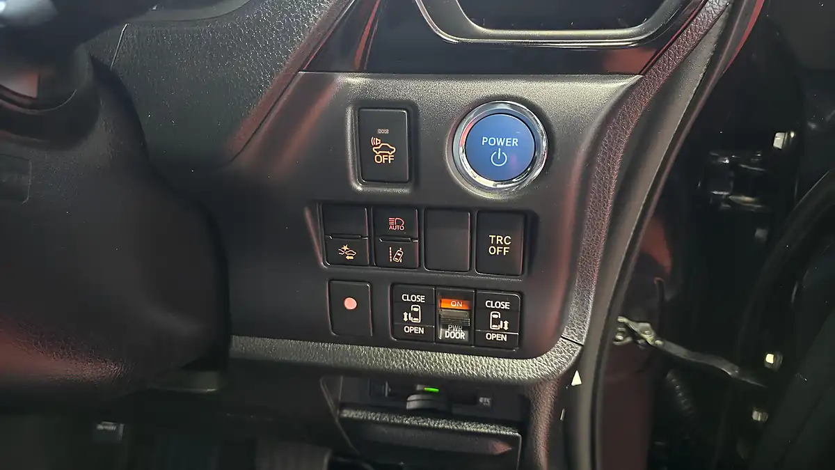 Used 2016 Toyota Voxy Esquire Black Leather Black - Interior and Exterior details 12