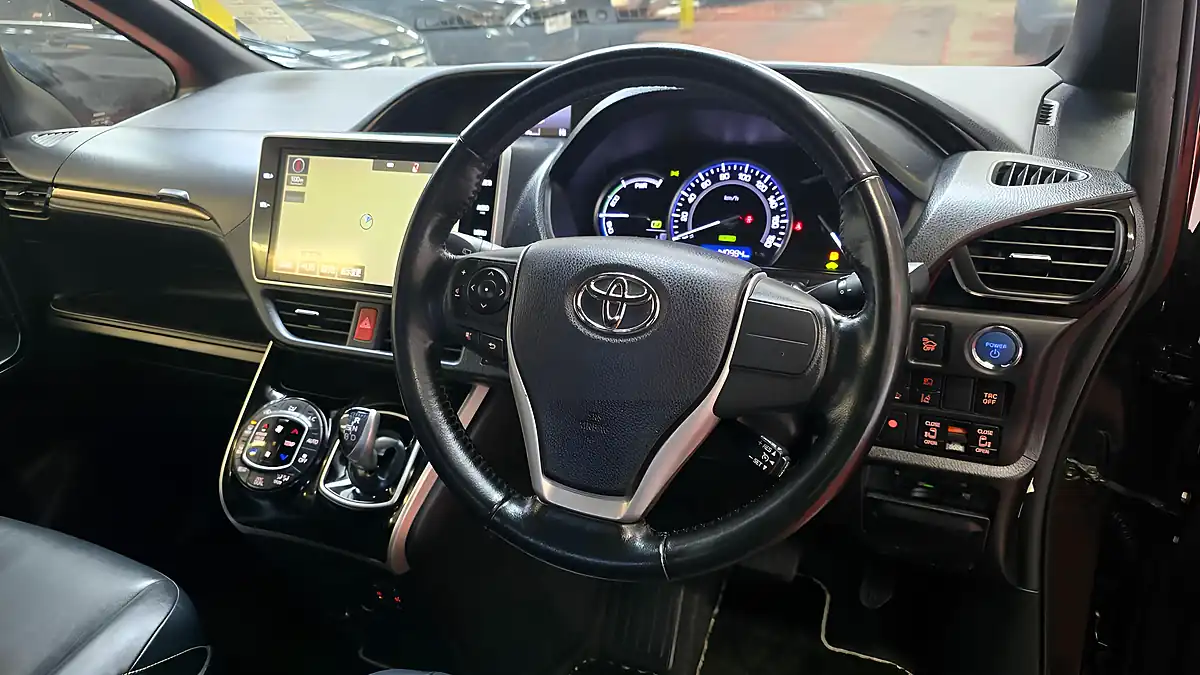 Used 2016 Toyota Voxy Esquire Black Leather Black - Interior and Exterior details 14