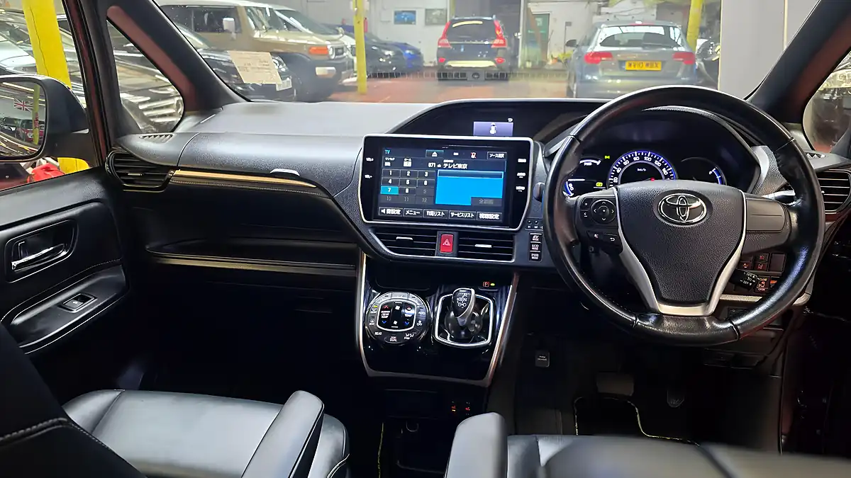 Used 2016 Toyota Voxy Esquire Black Leather Black - Interior and Exterior details 4