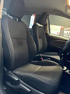 Used 2016 Toyota Yaris Design Blue - Interior and Exterior details 12