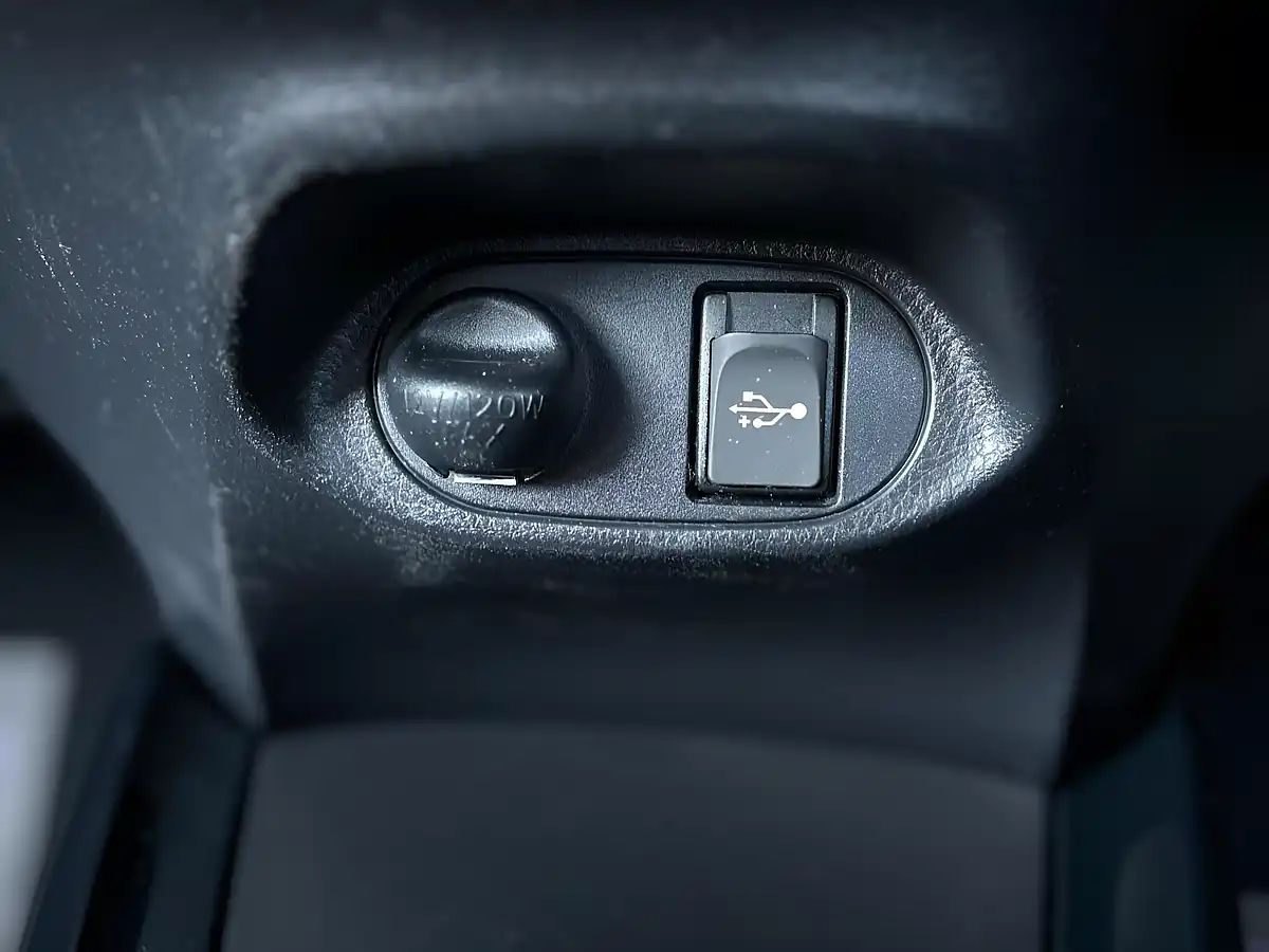 Used 2016 Toyota Yaris Design Blue - Interior and Exterior details 16