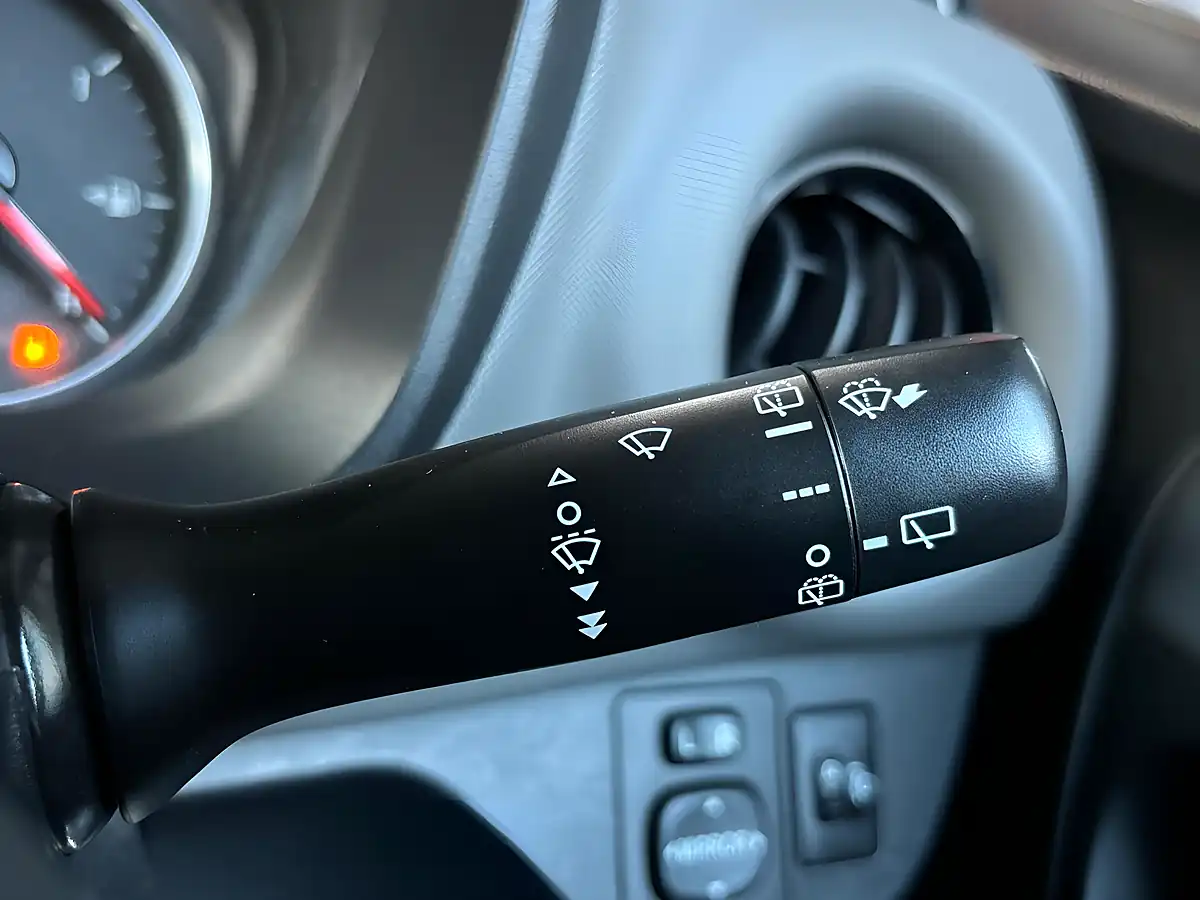 Used 2016 Toyota Yaris Design Blue - Interior and Exterior details 19