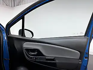Used 2016 Toyota Yaris Design Blue - Interior and Exterior details 18