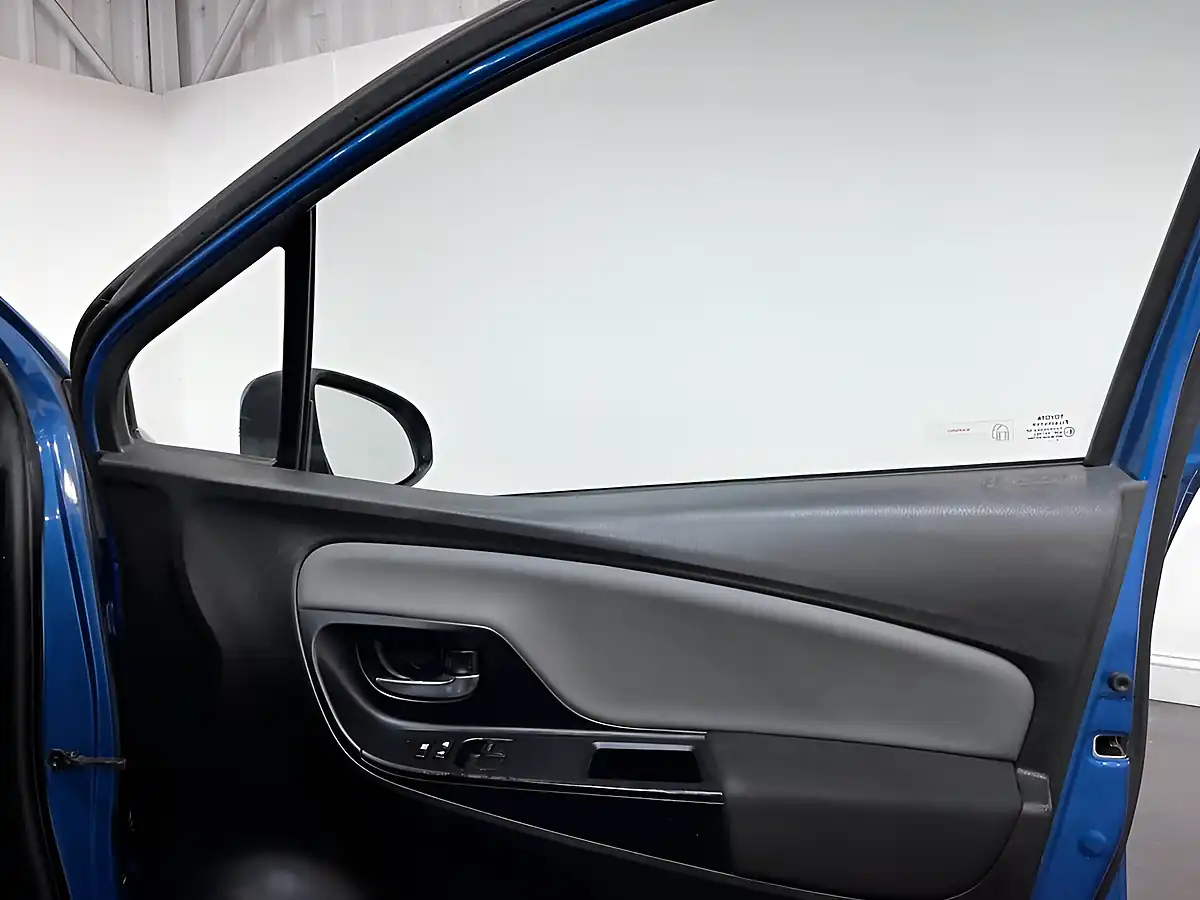 Used 2016 Toyota Yaris Design Blue - Interior and Exterior details 18
