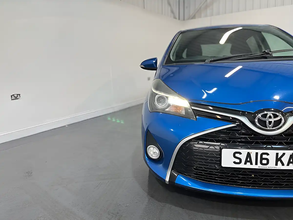 Used 2016 Toyota Yaris Design Blue - Interior and Exterior details 7
