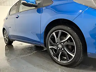 Used 2016 Toyota Yaris Design Blue - Interior and Exterior details 9