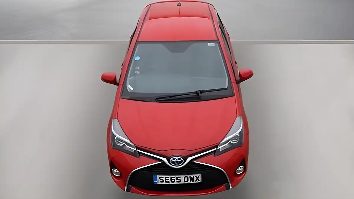 Used 2016 Toyota Yaris Design Red - Interior and Exterior details 8