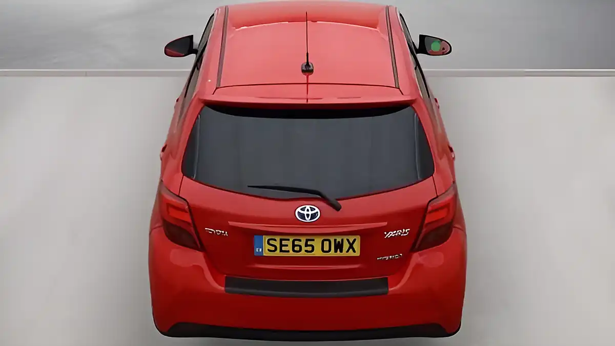 Used 2016 Toyota Yaris Design Red - Interior and Exterior details 9