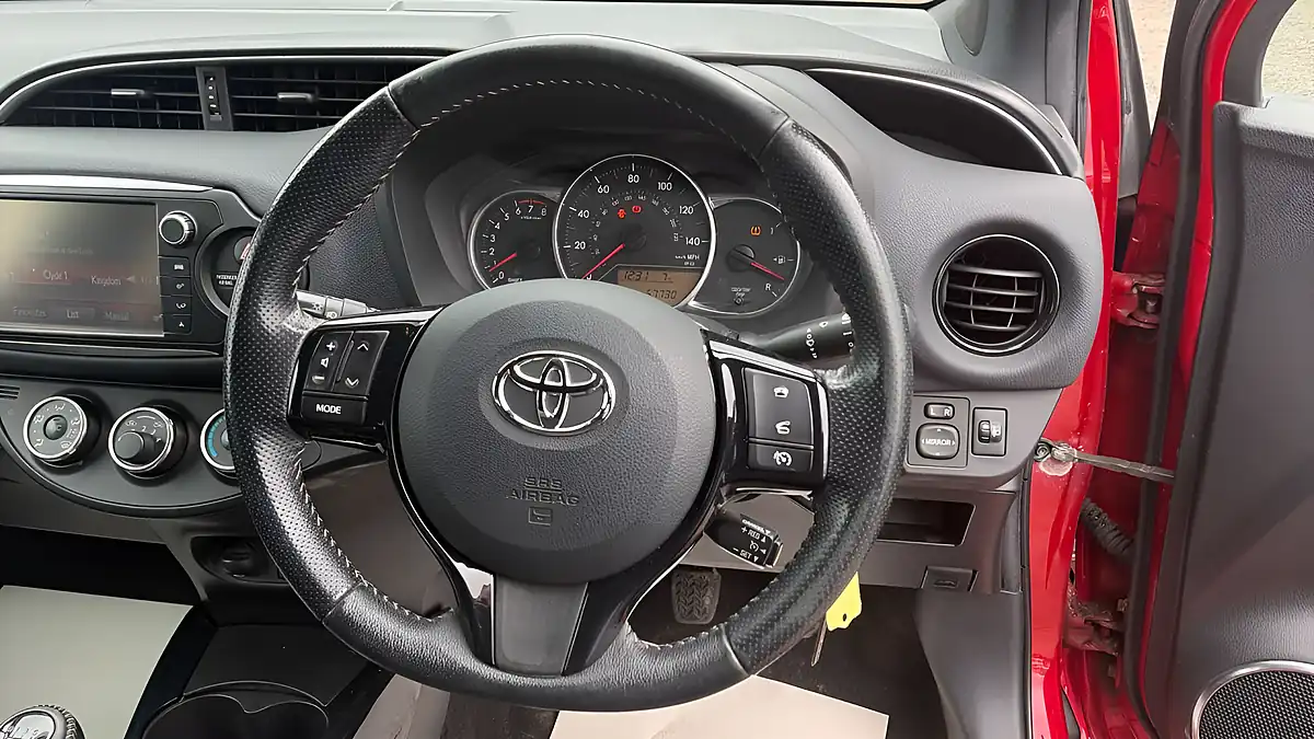 Used 2016 Toyota Yaris Design Red - Interior and Exterior details 11