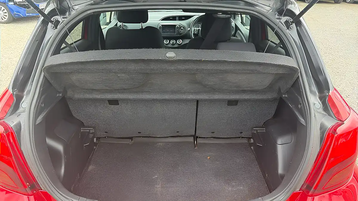 Used 2016 Toyota Yaris Design Red - Interior and Exterior details 15