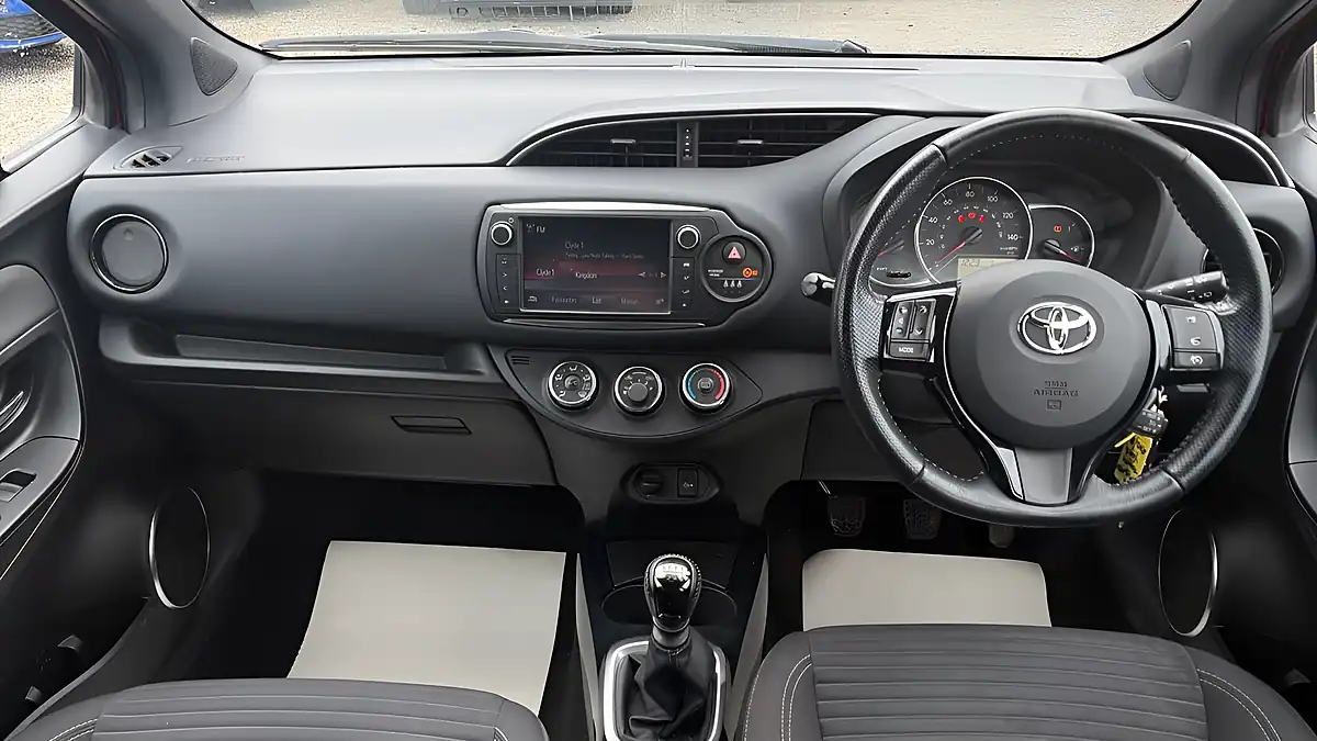 Used 2016 Toyota Yaris Design Red - Interior and Exterior details 7