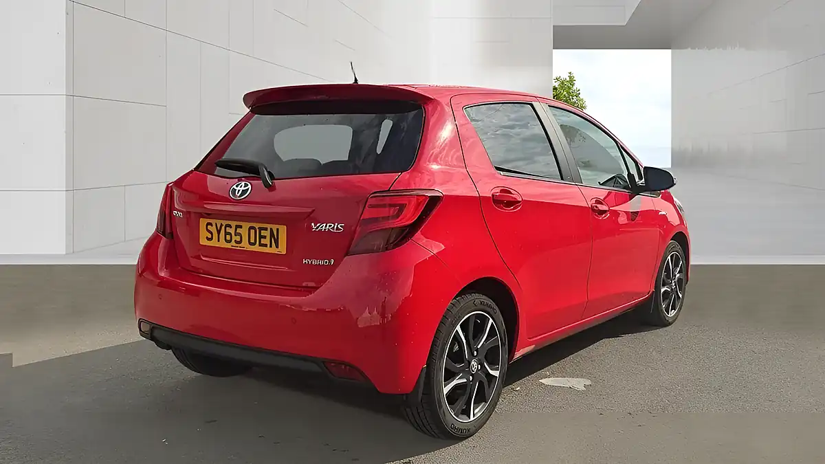 Used 2016 Toyota Yaris Design Red - Interior and Exterior details 5