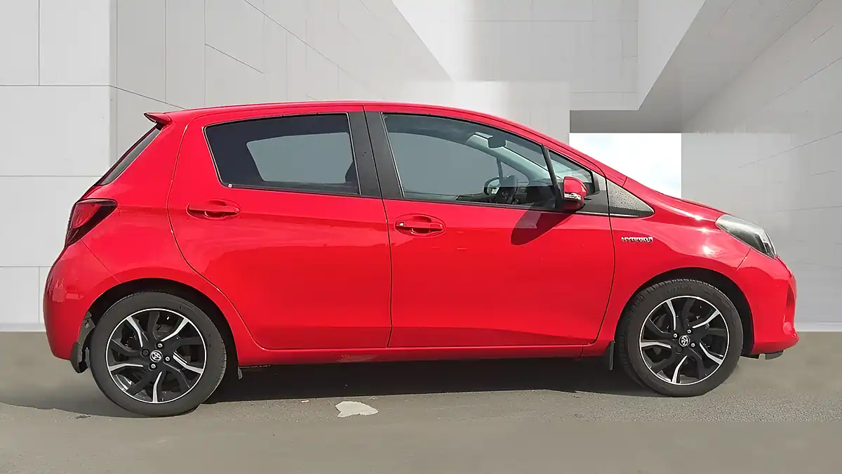 Used 2016 Toyota Yaris Design Red - Interior and Exterior details 6