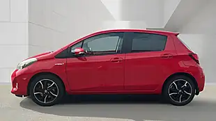 Used 2016 Toyota Yaris Design Red - Interior and Exterior details 7