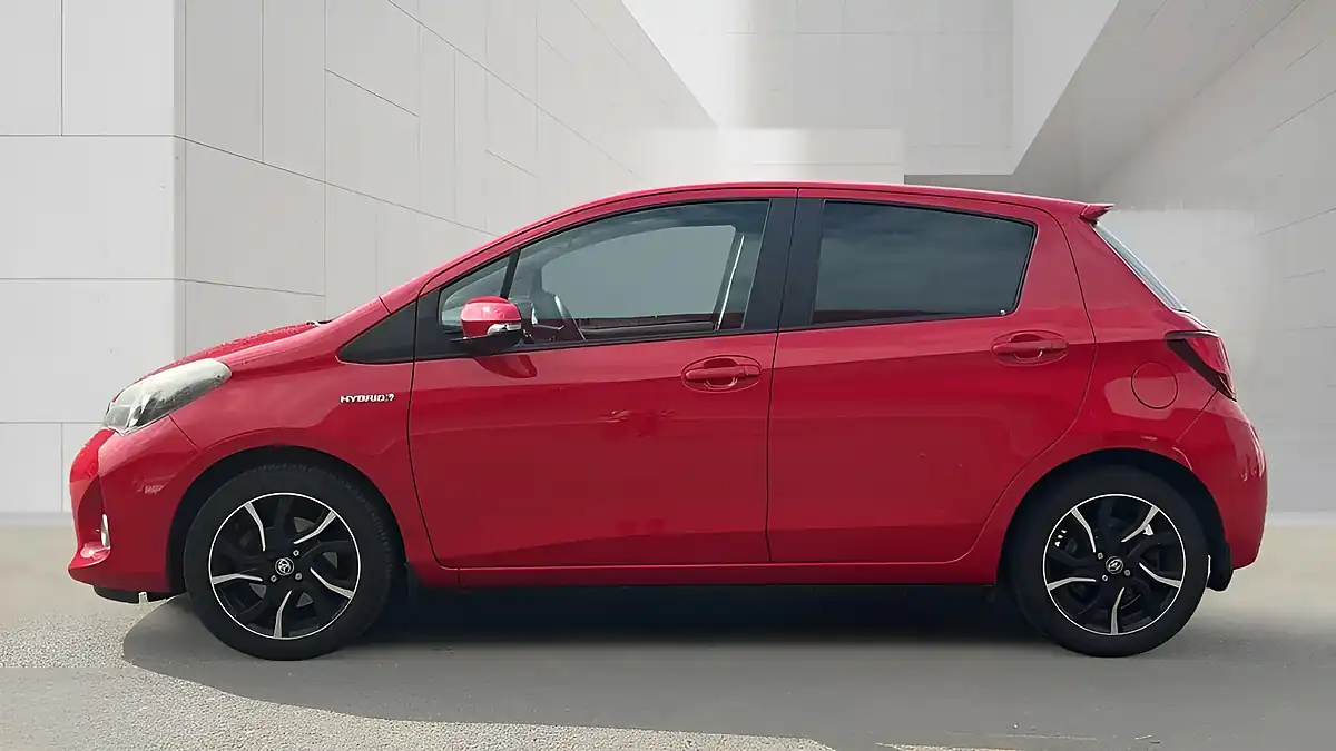 Used 2016 Toyota Yaris Design Red - Interior and Exterior details 7