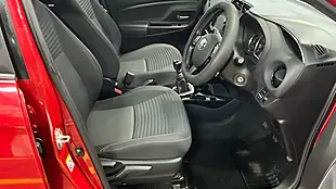 Used 2016 Toyota Yaris Design Red - Interior and Exterior details 8