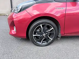Used 2016 Toyota Yaris Design Red - Interior and Exterior details 5