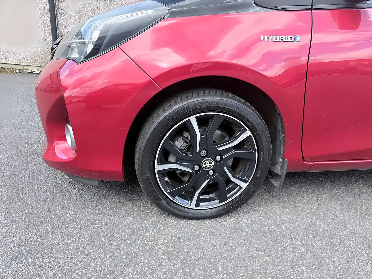 Used 2016 Toyota Yaris Design Red - Interior and Exterior details 5