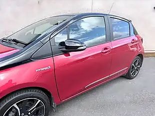 Used 2016 Toyota Yaris Design Red - Interior and Exterior details 6