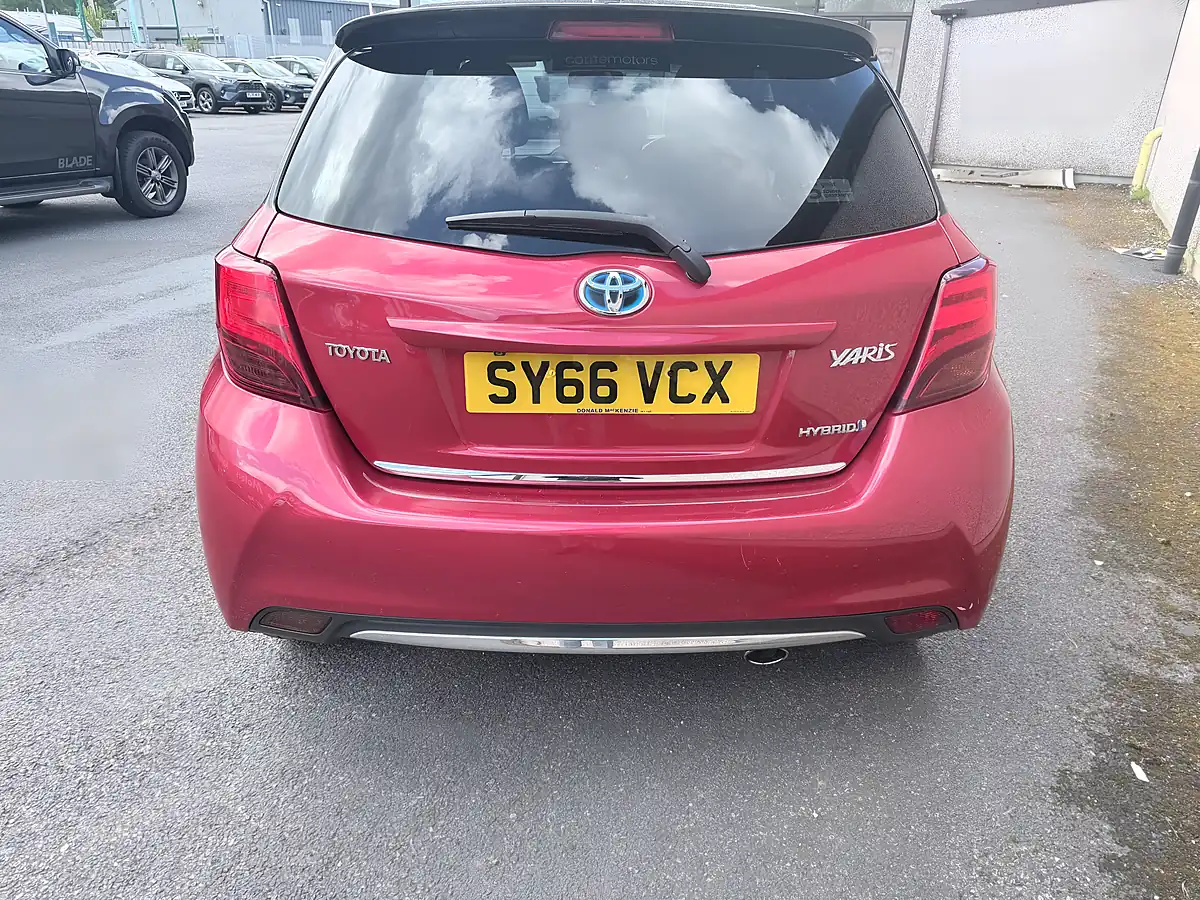 Used 2016 Toyota Yaris Design Red - Interior and Exterior details 8