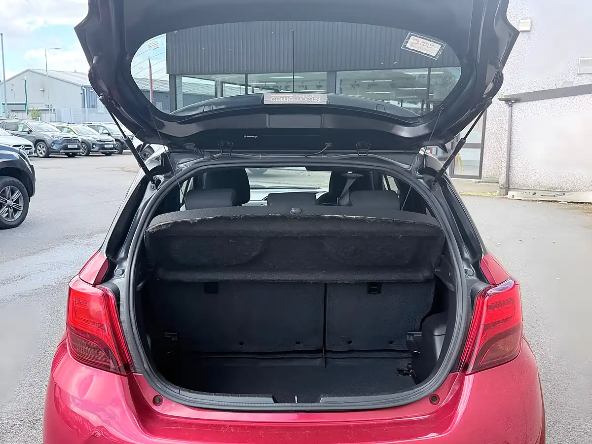 Used 2016 Toyota Yaris Design Red - Interior and Exterior details 9