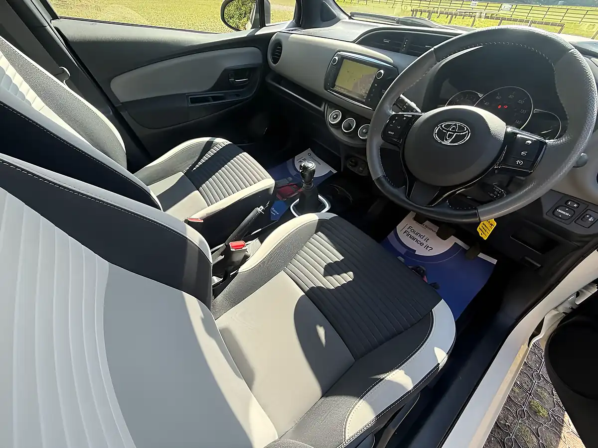 Used 2016 Toyota Yaris Design White - Interior and Exterior details 7