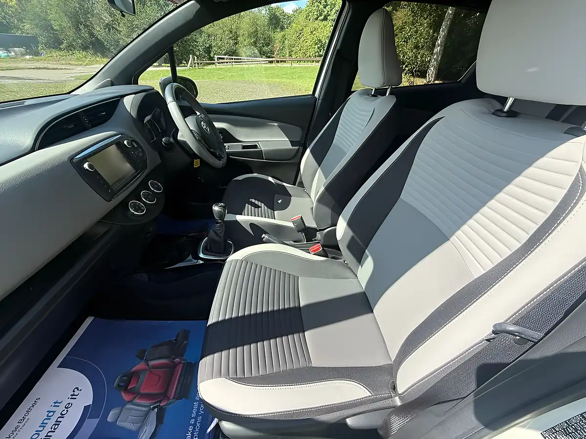 Used 2016 Toyota Yaris Design White - Interior and Exterior details 9