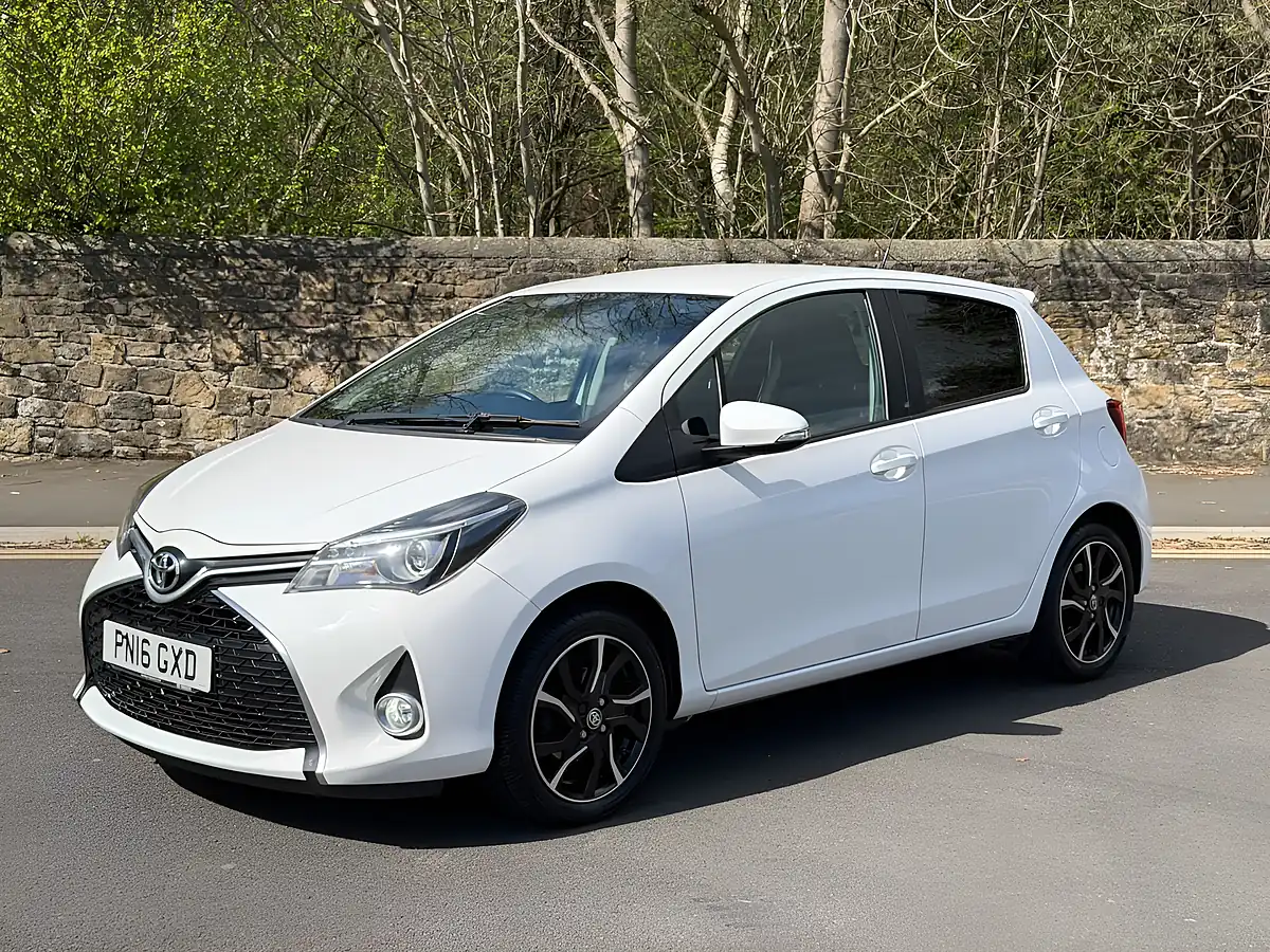 Used 2016 Toyota Yaris Design White - Front View