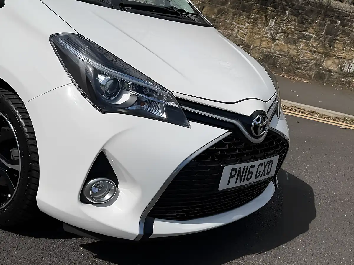 Used 2016 Toyota Yaris Design White - Interior and Exterior details 10