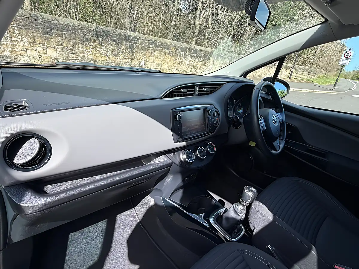 Used 2016 Toyota Yaris Design White - Interior and Exterior details 13