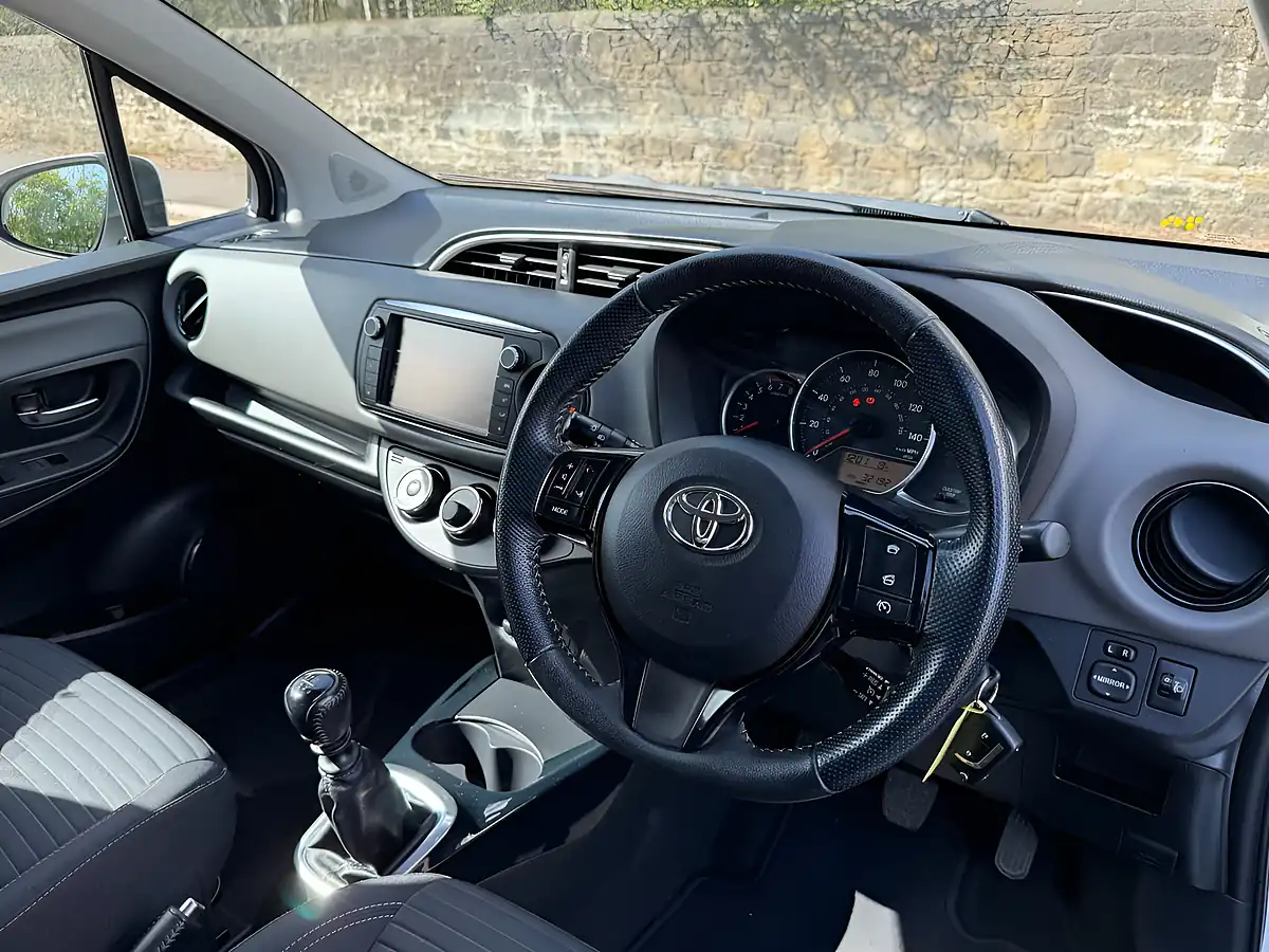 Used 2016 Toyota Yaris Design White - Interior and Exterior details 14