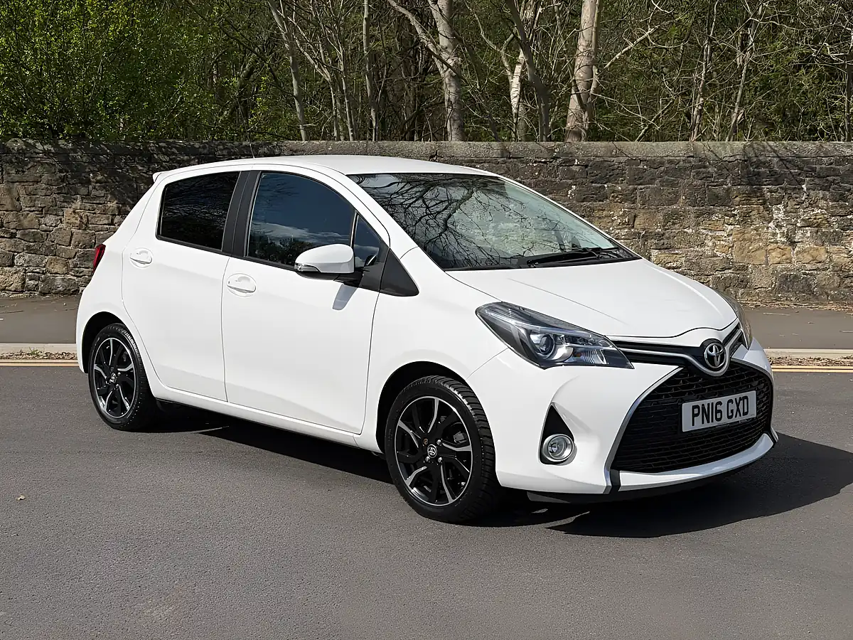 Used 2016 Toyota Yaris Design White - Interior and Exterior details 5