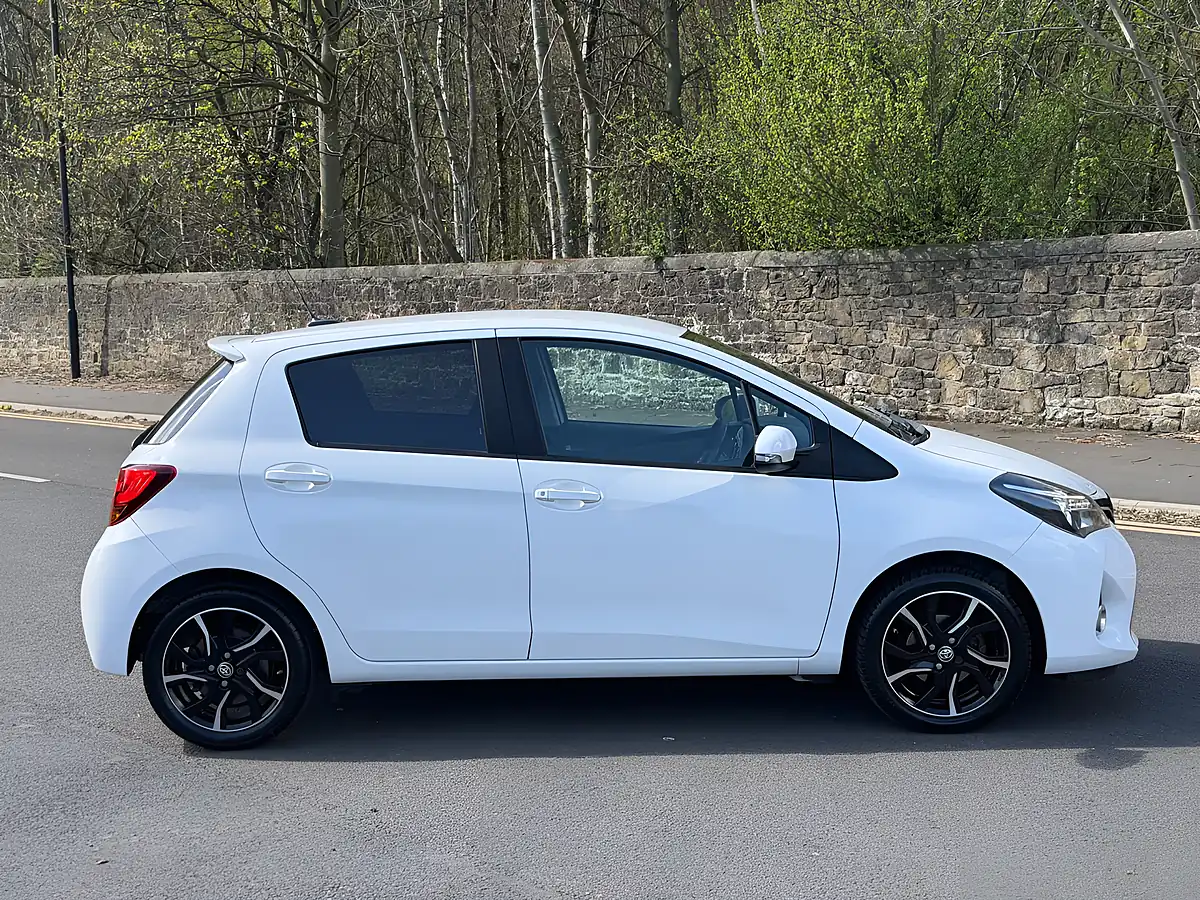 Used 2016 Toyota Yaris Design White - Interior and Exterior details 7