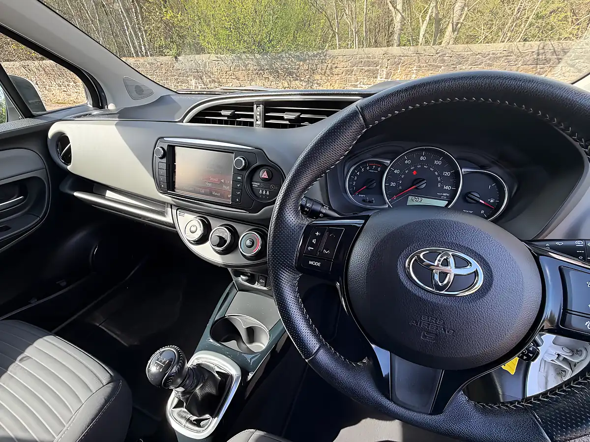 Used 2016 Toyota Yaris Design White - Interior and Exterior details 8