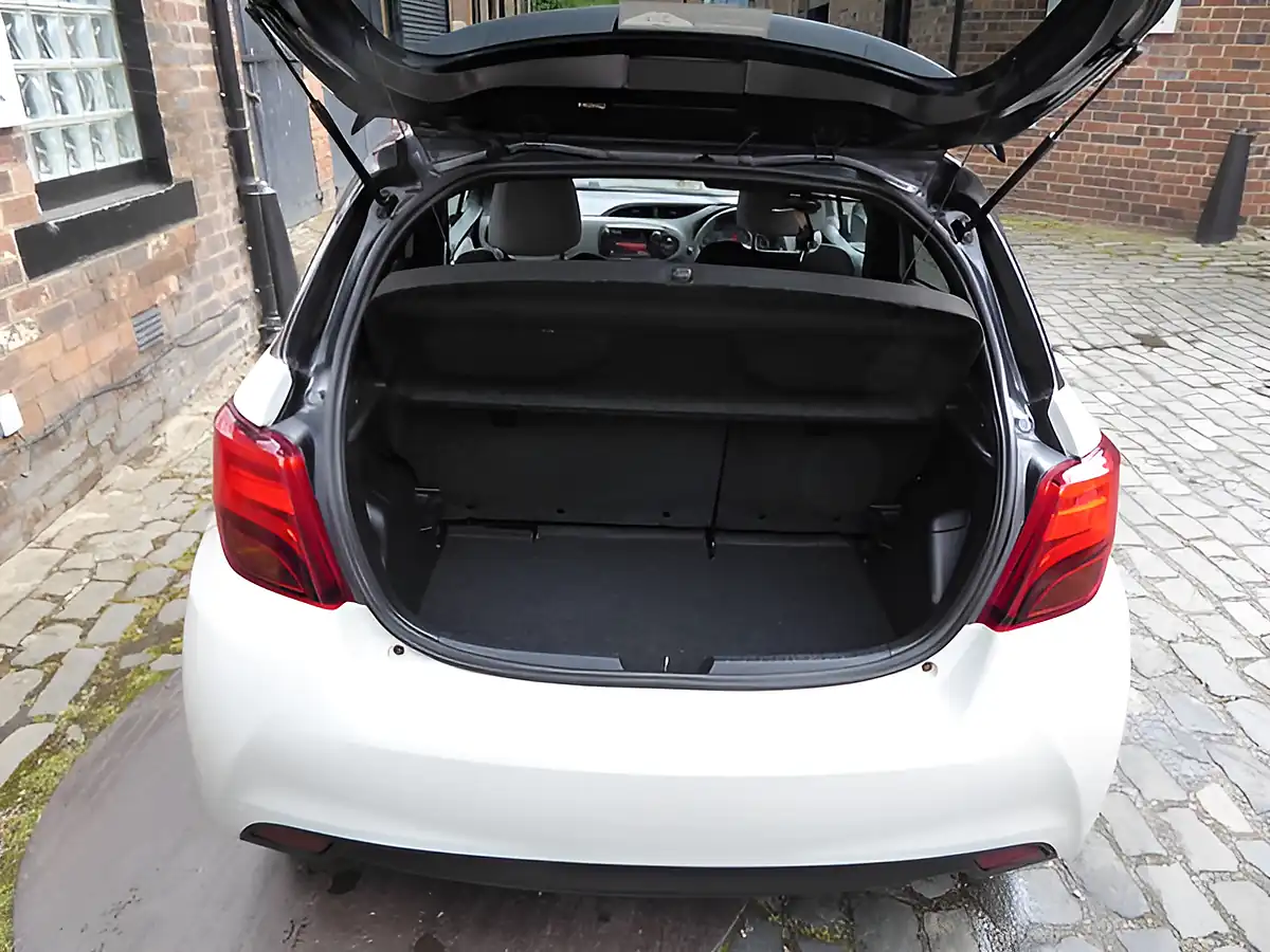 Used 2016 Toyota Yaris Design White - Interior and Exterior details 13