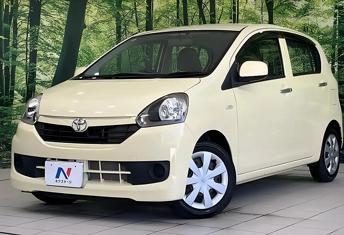 Used 2016 Toyota Yaris Hatchback Yellow - Front View