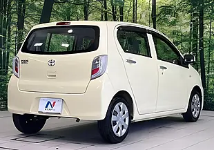 Used 2016 Toyota Yaris Hatchback Yellow - Interior and Exterior details 9