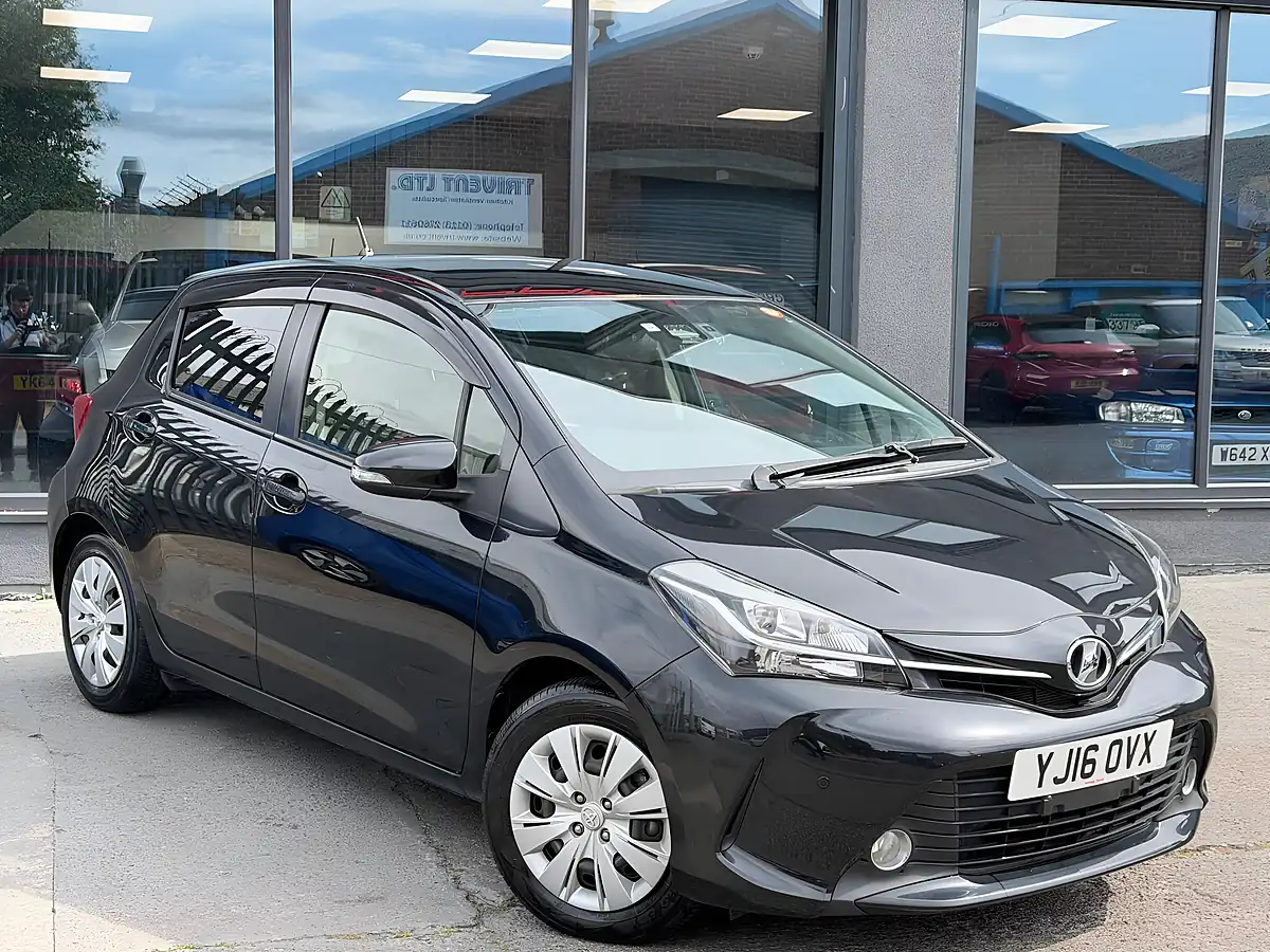 Used 2016 Toyota Yaris Icon Black - Front View