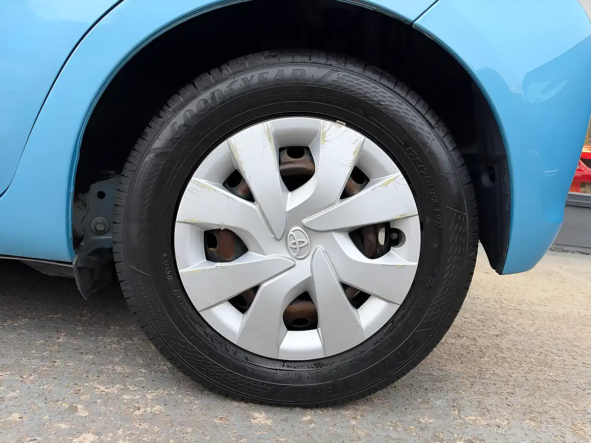 Used 2016 Toyota Yaris Icon Blue - Interior and Exterior details 19