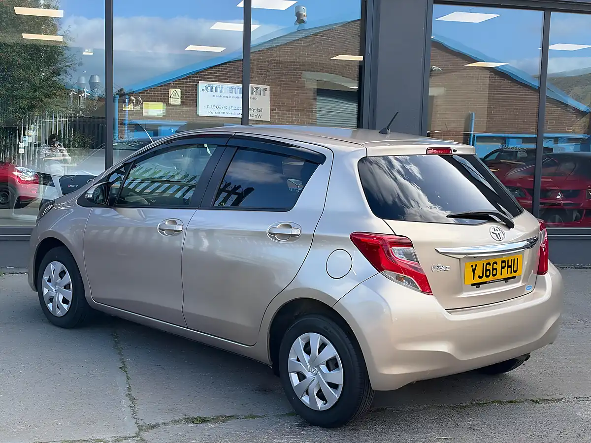 Used 2016 Toyota Yaris Icon Gold - Interior and Exterior details 6