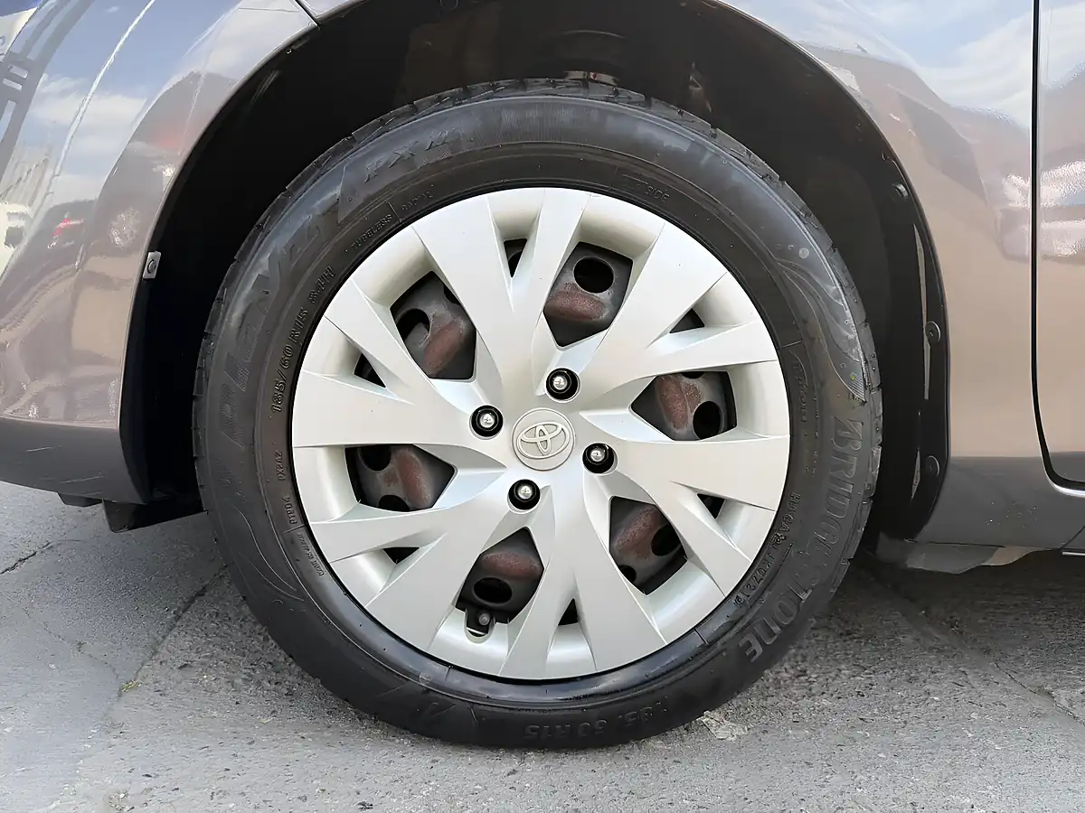 Used 2016 Toyota Yaris Icon Grey - Interior and Exterior details 19