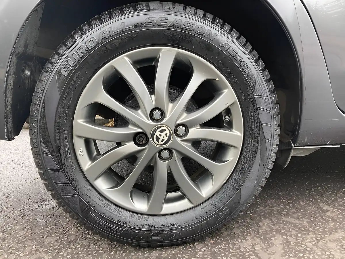 Used 2016 Toyota Yaris Icon Grey - Interior and Exterior details 10